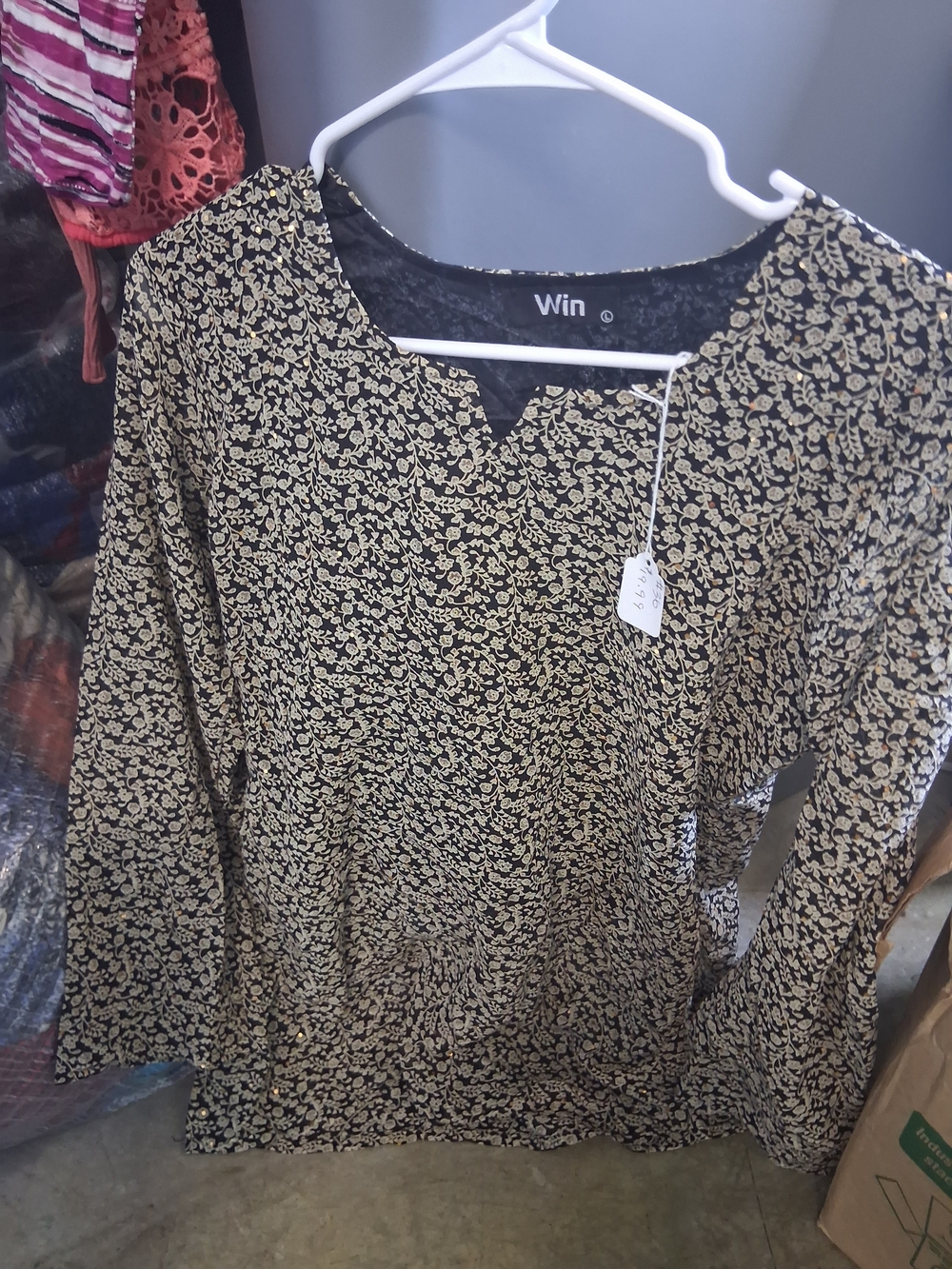 WinWin Black and Cream Floral Notch-Neck Tunic